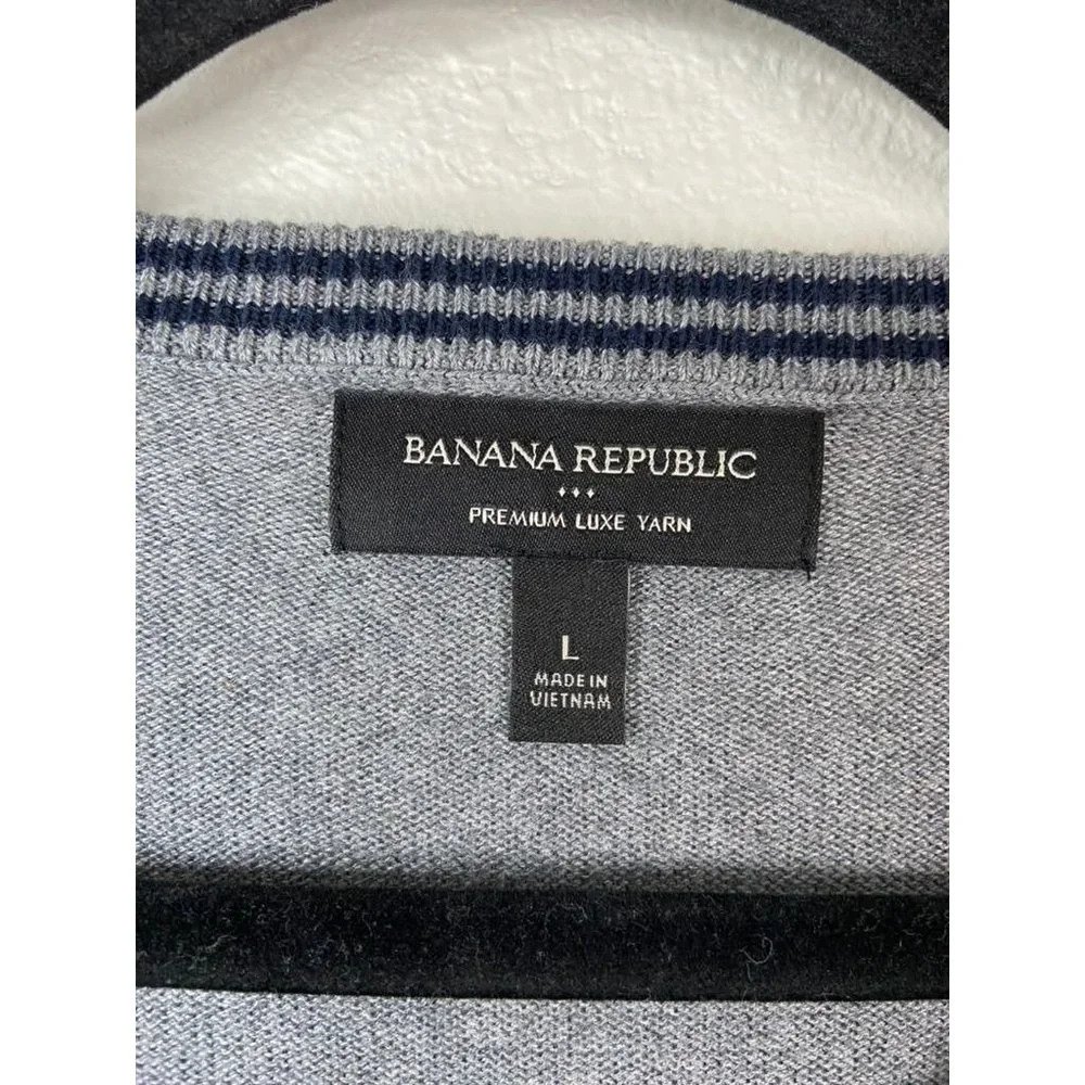 Banana Republic men's large grey v-neck lightweight‎ sweater premium luxe yarn